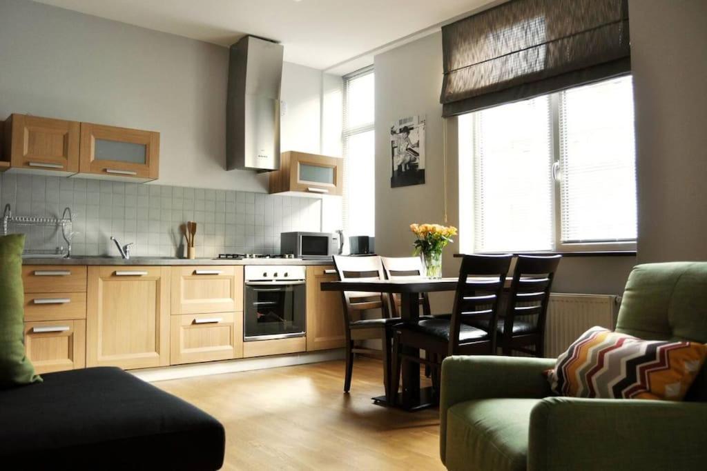City Center 2Bdr Apartment Near Rustaveli Av. ティビリシ エクステリア 写真