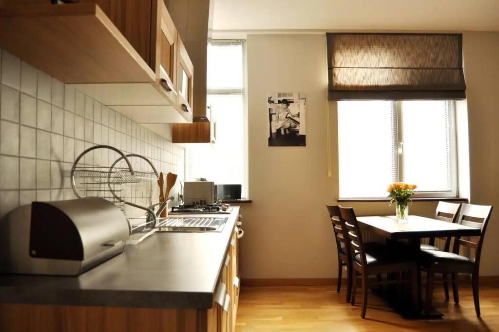 City Center 2Bdr Apartment Near Rustaveli Av. ティビリシ エクステリア 写真